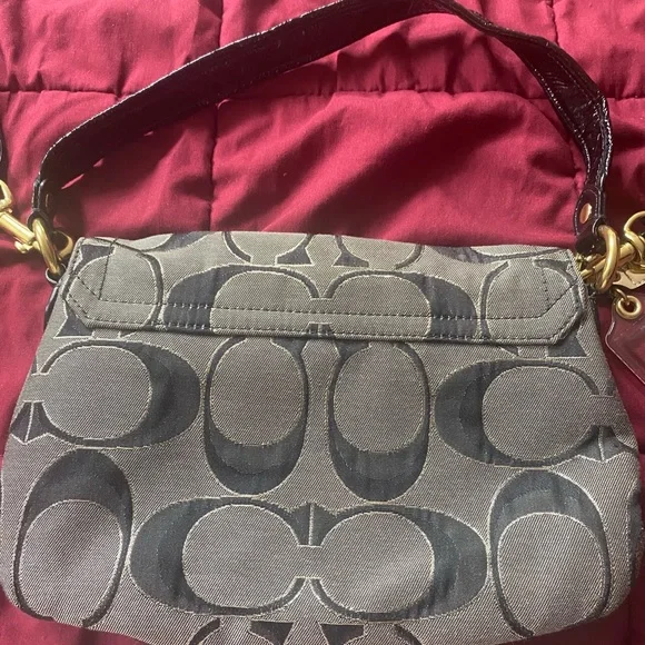 Coach crossbody bag. Very old but never worn. Removable straps. Nice bag. - Picture 4 of 7